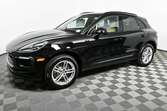 Used 2025 Porsche Macan image 3