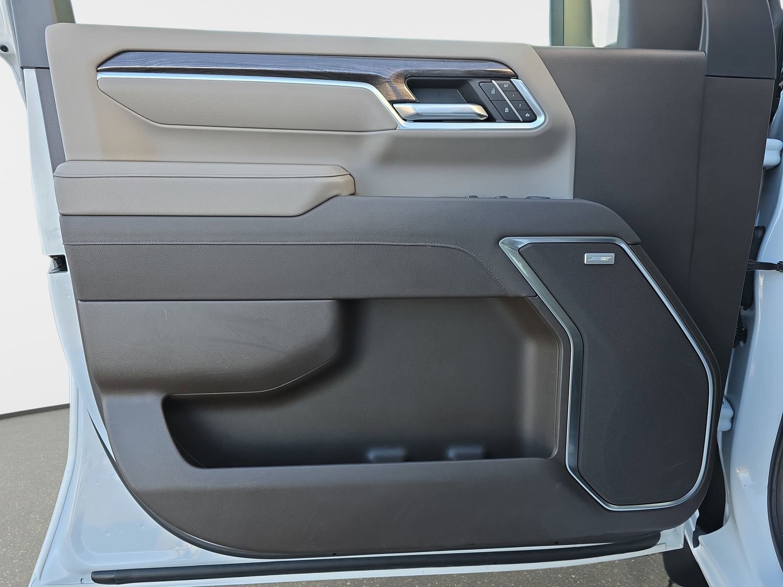 Used 2025 Chevrolet Silverado 2500 LTZ w/ LTZ Convenience Package image 29