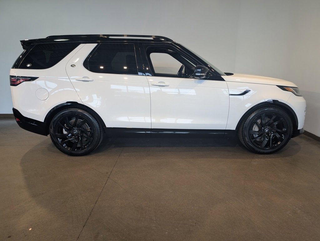 Used 2024 Land Rover Discovery Dynamic SE image 6