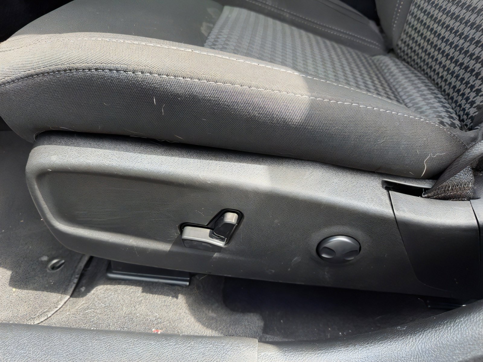 Used 2023 Dodge Charger SXT image 11