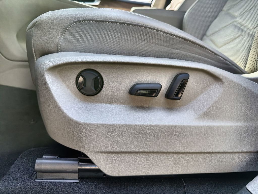 Used 2024 Volkswagen Atlas SE image 14