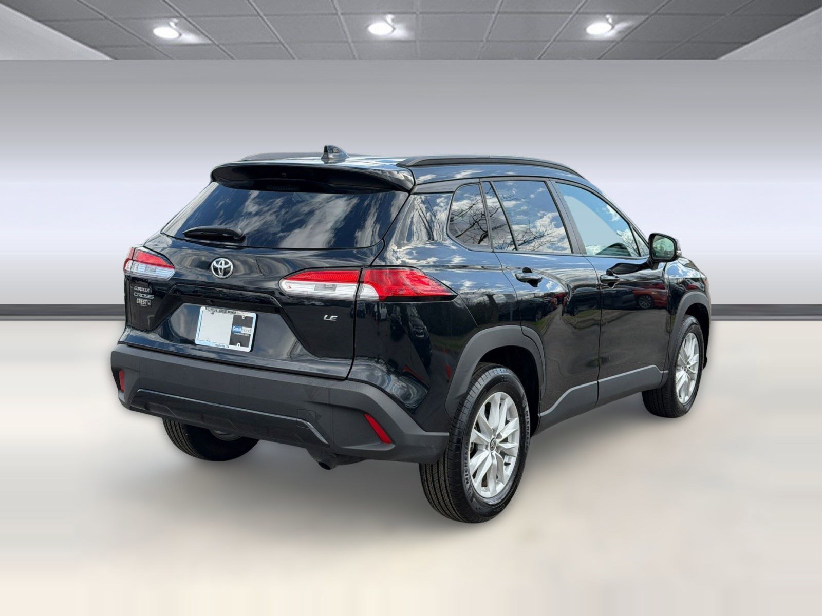 Used 2025 Toyota Corolla Cross LE image 9