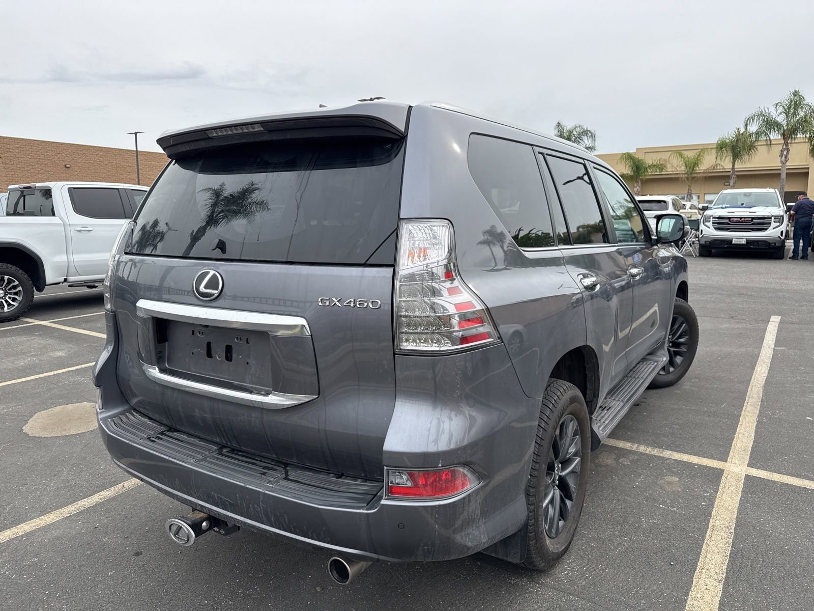 Used 2022 Lexus GX 460 Premium w/ Premium Package image 3