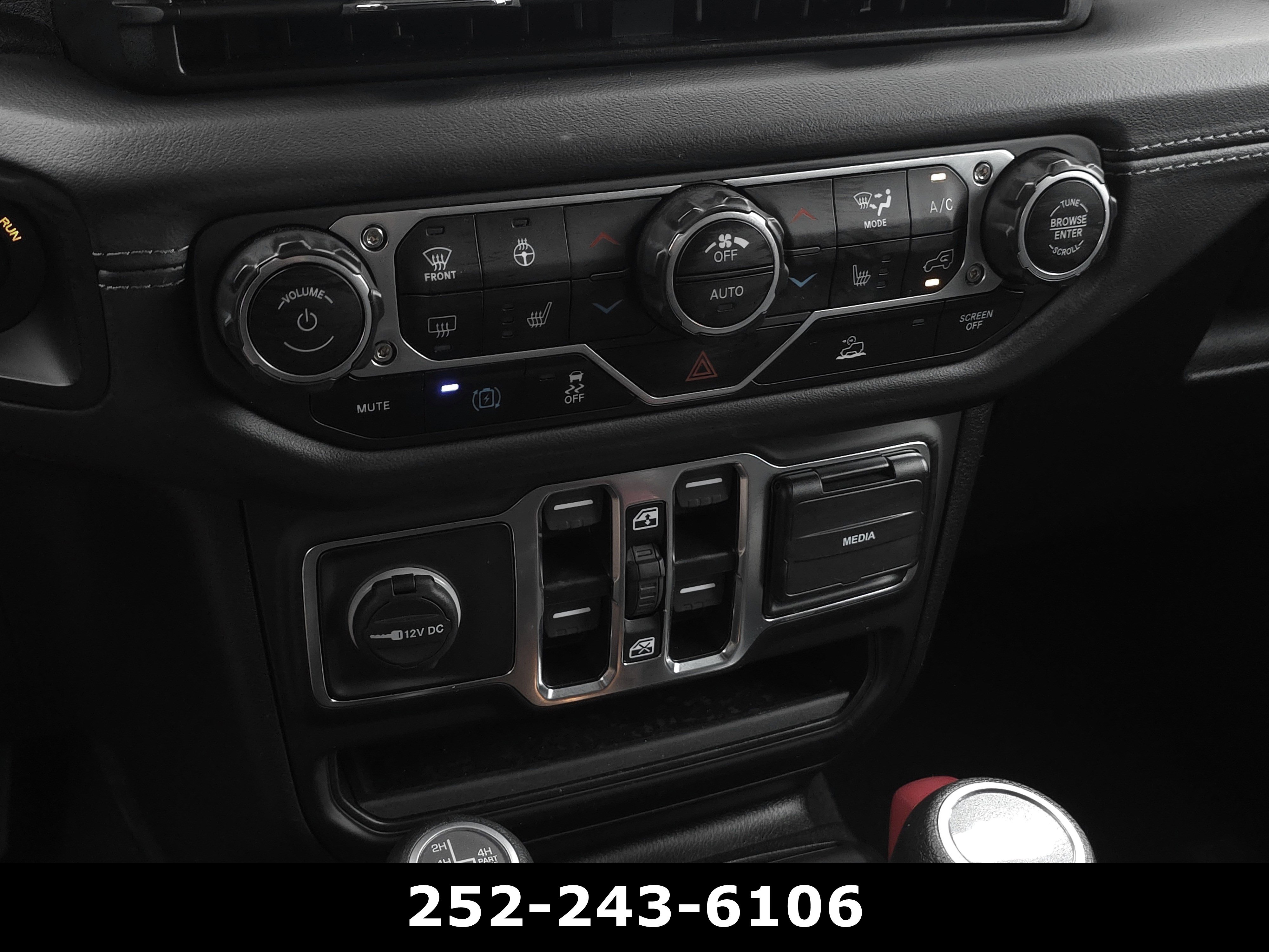 Used 2025 Jeep Wrangler Sahara image 12