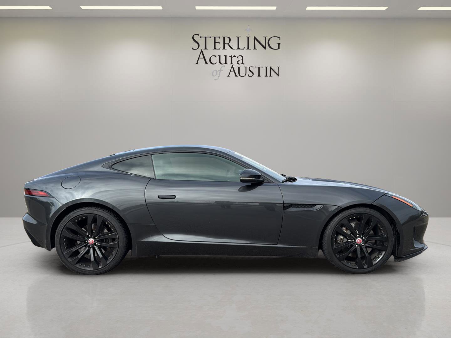 Used 2019 Jaguar F-TYPE Coupe image 4