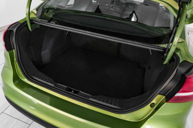 Used 2018 Ford Focus SE w/ SE Appearance Package image 48