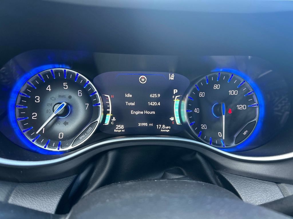 Used 2024 Chrysler Pacifica Touring-L image 25