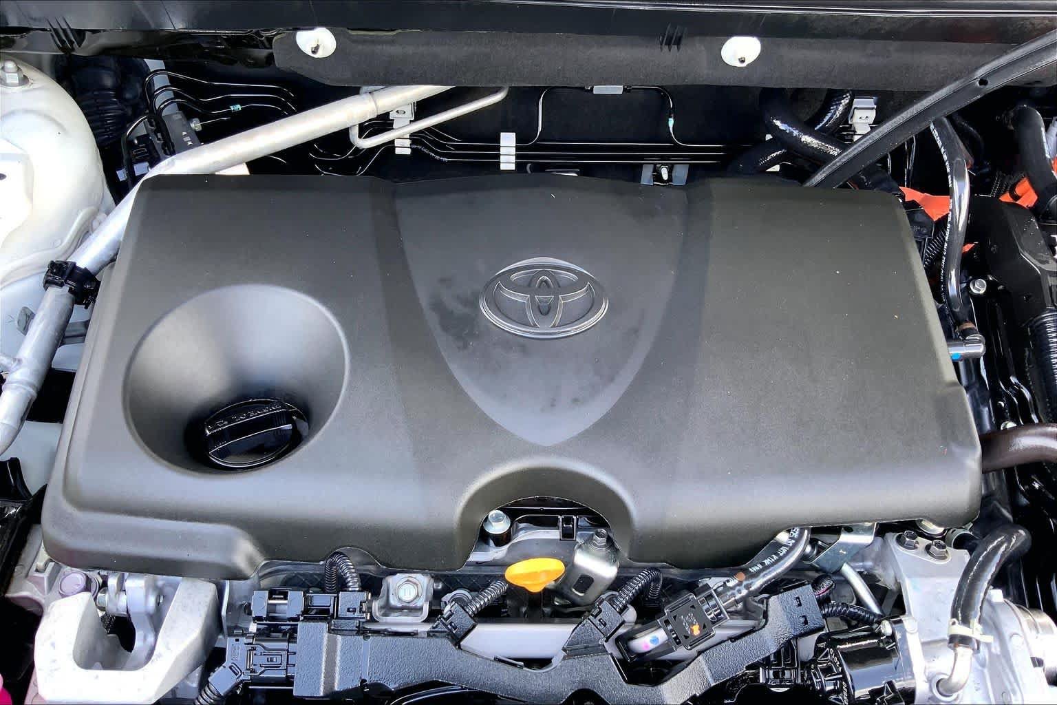 Used 2022 Toyota RAV4 Limited AWD/4WD image 32