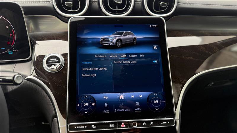 Used 2024 Mercedes-Benz GLC 300 4MATIC image 35