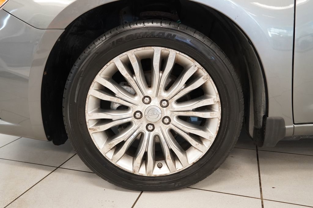 Used 2012 Chrysler 200 Limited FWD image 16