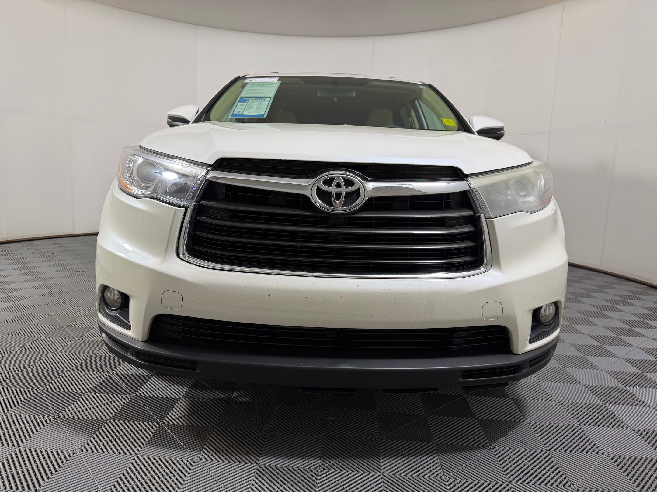 Used 2015 Toyota Highlander Plus FWD image 5