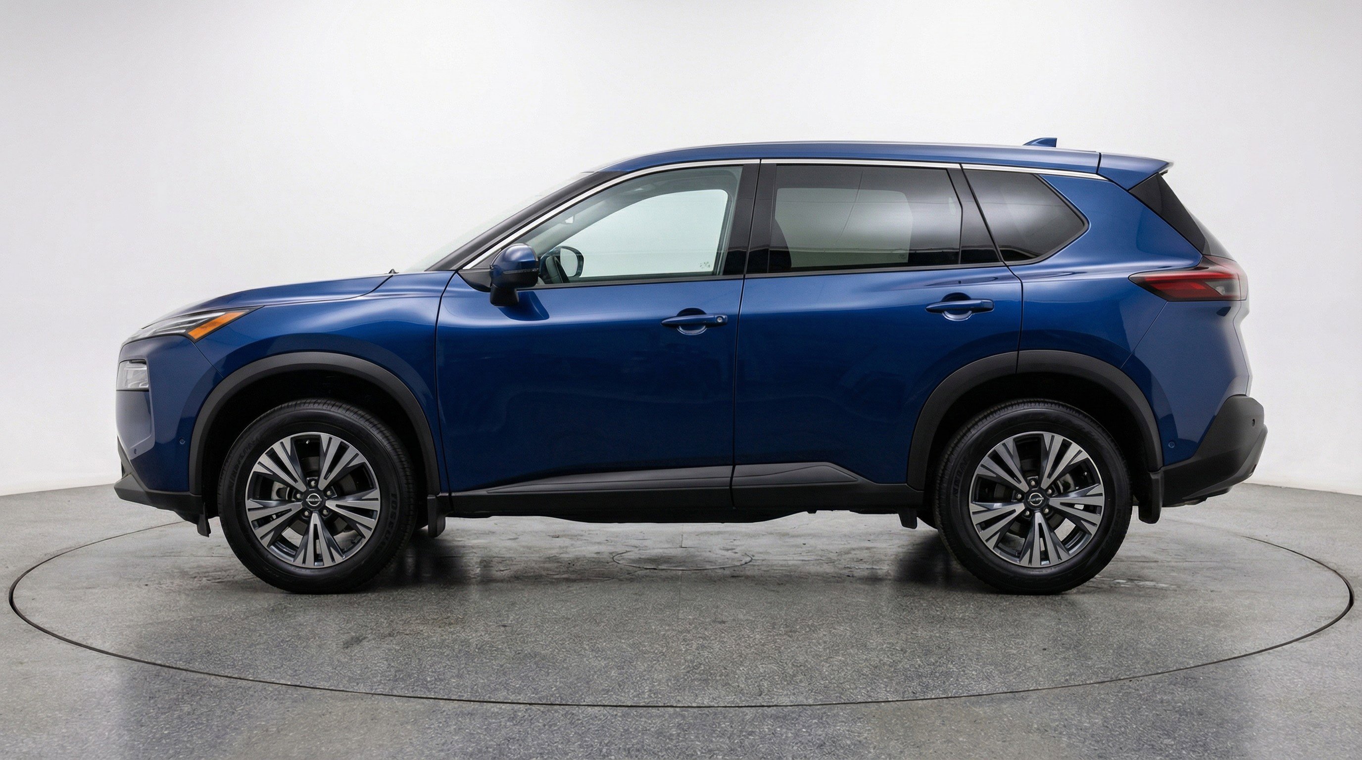 Used 2025 Nissan Rogue SV image 5