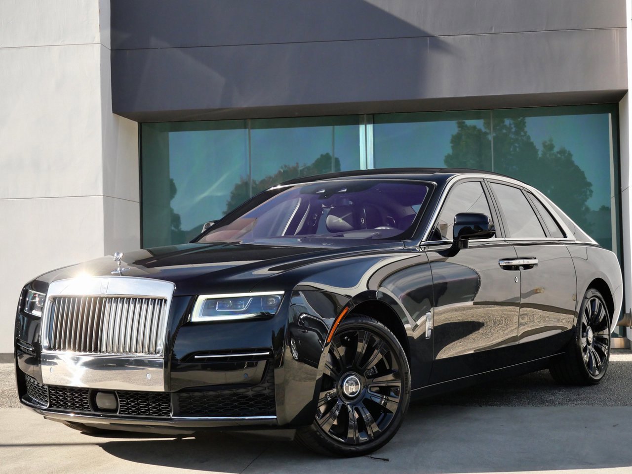 Used 2023 Rolls-Royce Ghost image 1