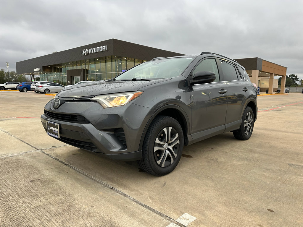 Used 2017 Toyota RAV4 LE image 1