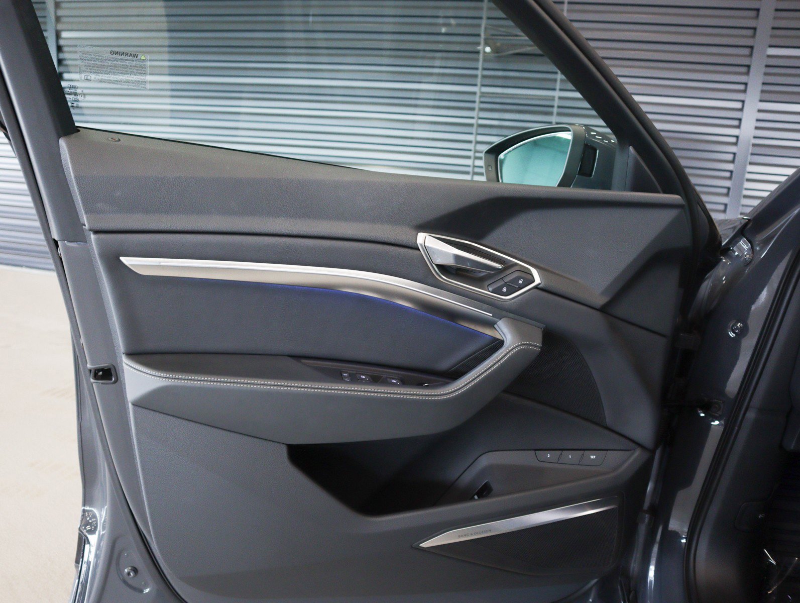 Used 2024 Audi Q8 e-tron Prestige image 26