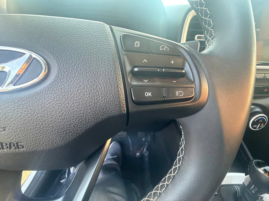 Used 2024 Hyundai Venue Limited FWD image 18
