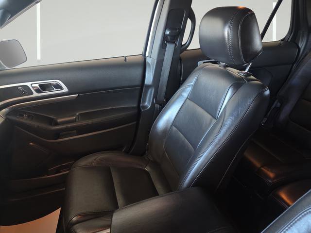 Used 2014 Ford Explorer XLT w/ Equipment Group 202A AWD/4WD image 22