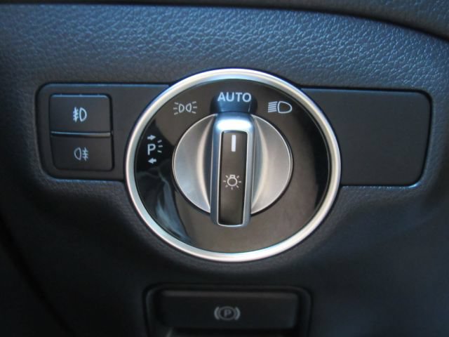 Used 2020 Mercedes-Benz GLA 250 w/ Premium Package image 37