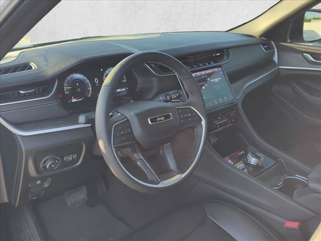 Used 2024 Jeep Grand Cherokee Limited AWD/4WD image 8
