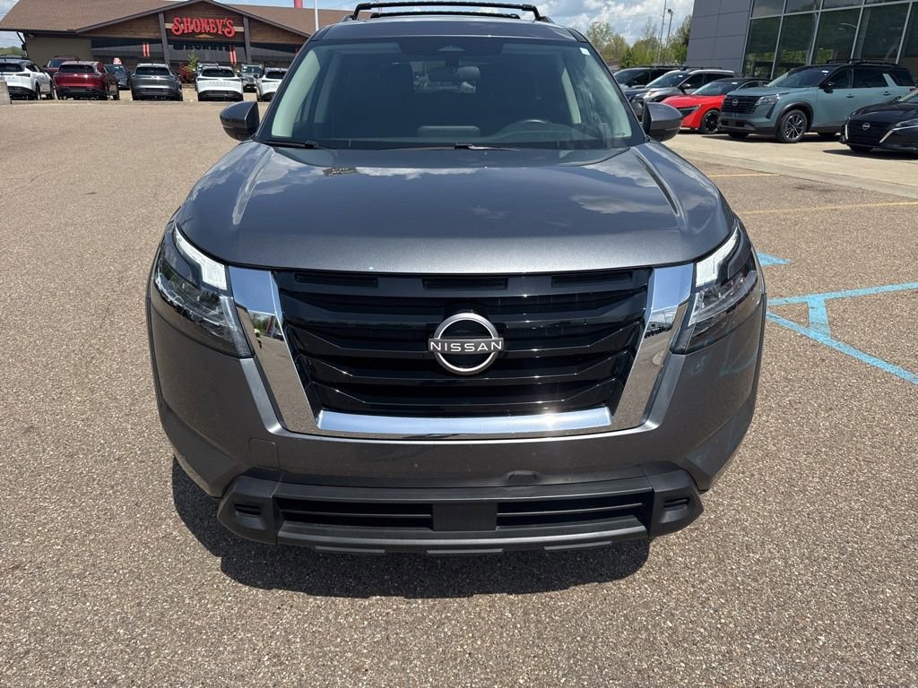 Used 2022 Nissan Pathfinder SV w/ SV Premium Package AWD/4WD image 2
