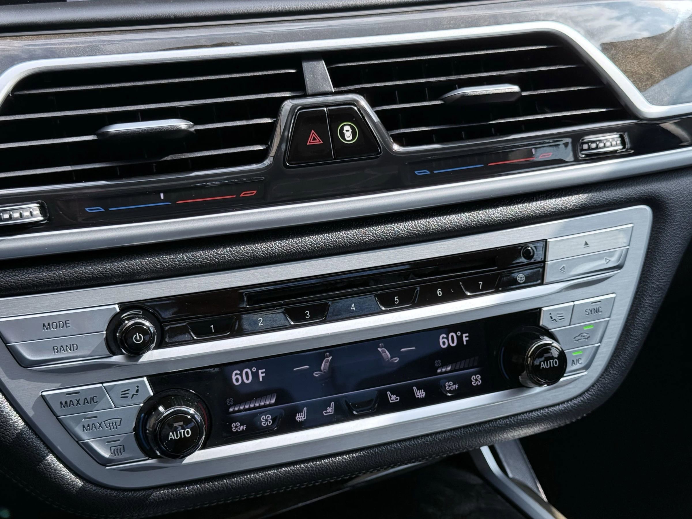 Used 2018 BMW 750i xDrive image 45