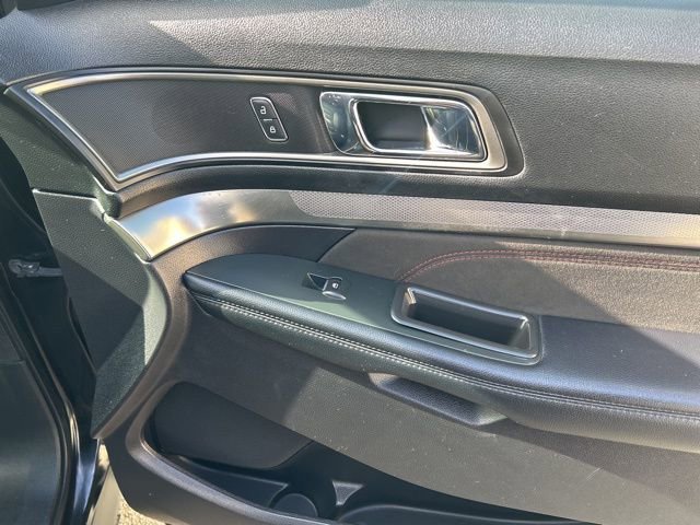 Used 2018 Ford Explorer XLT w/ Equipment Group 202A image 29