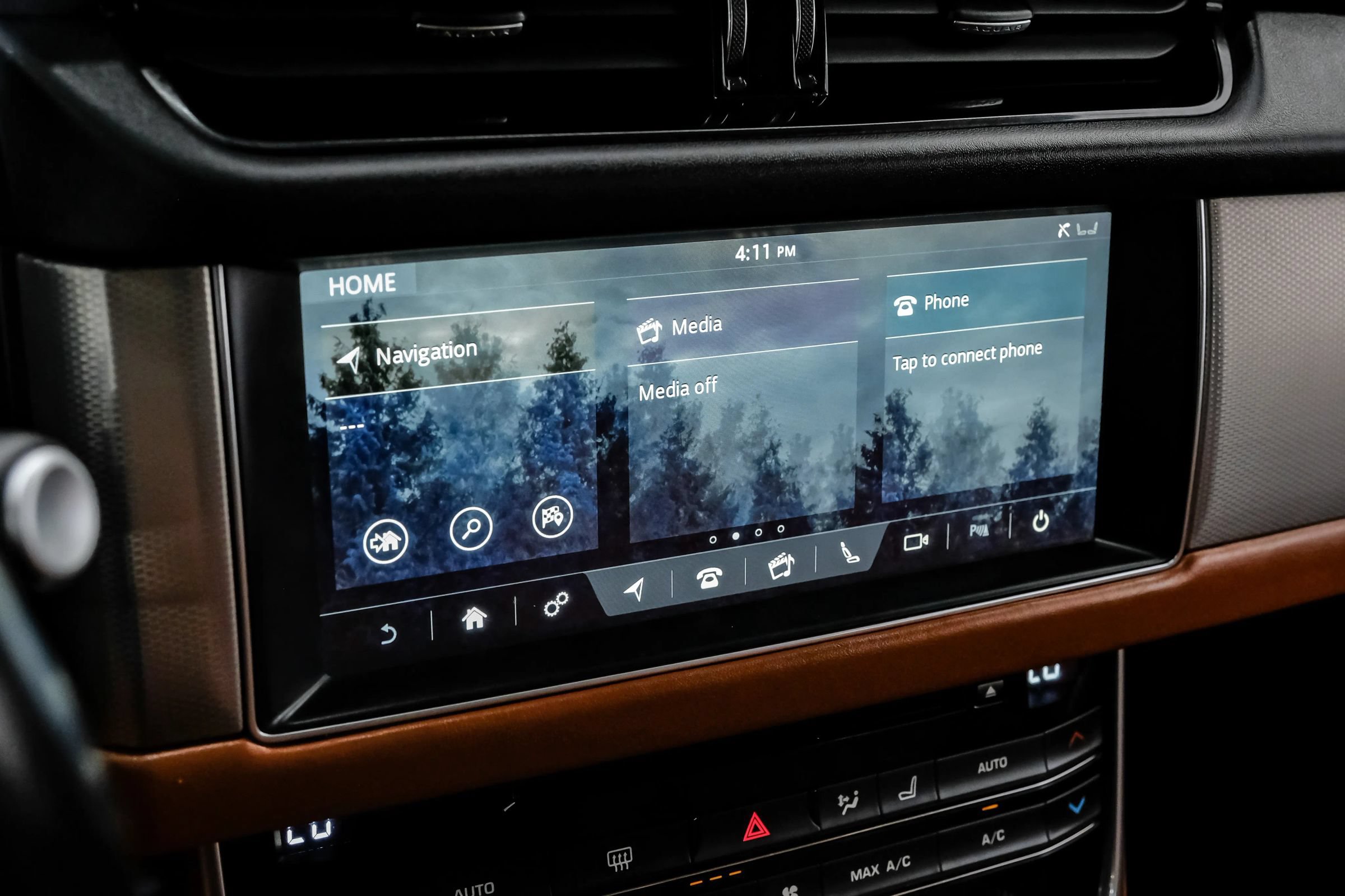 Used 2018 Jaguar XF Portfolio RWD image 37