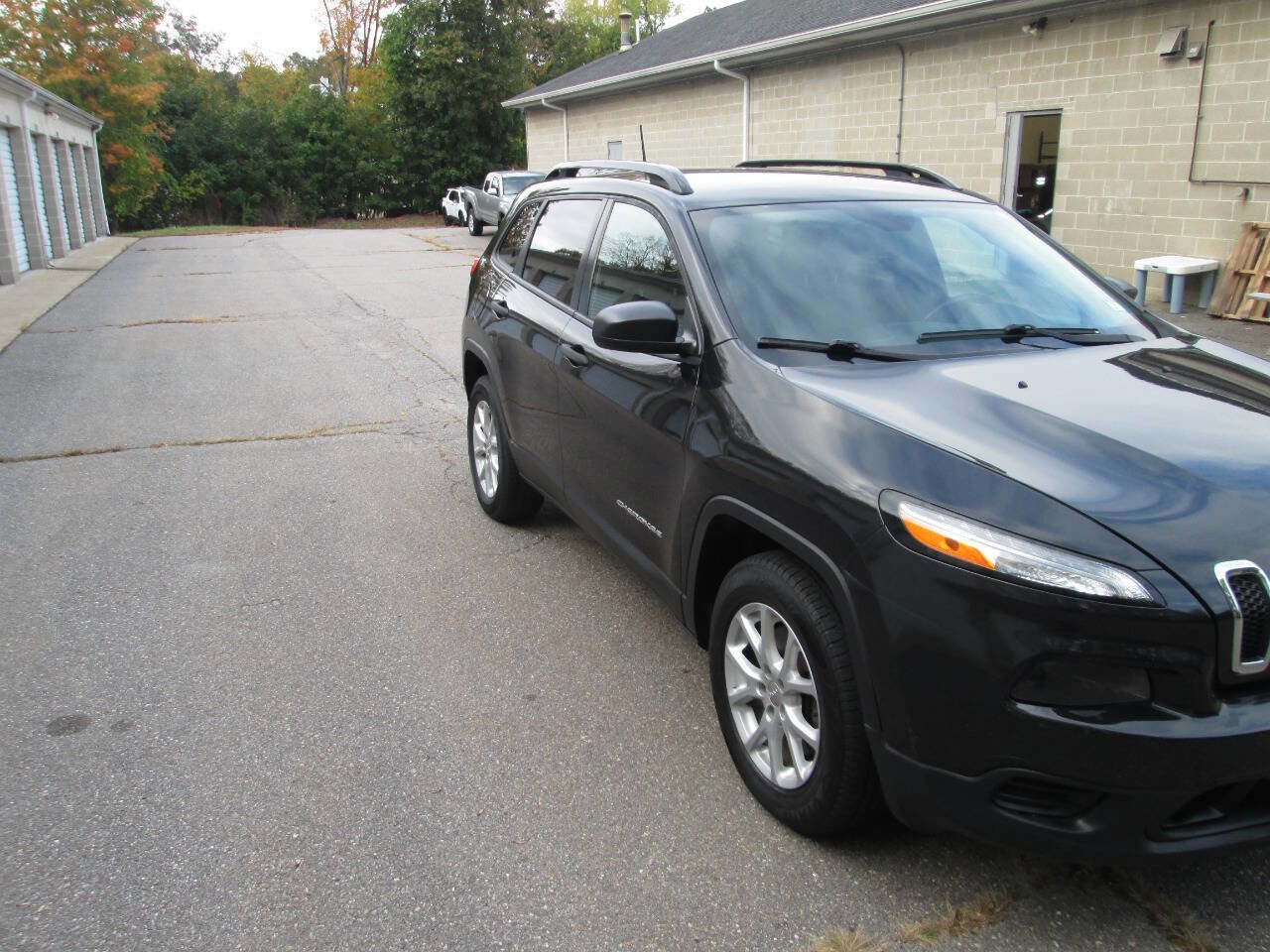 Used 2016 Jeep Cherokee Sport w/ Cold Weather Group image 4