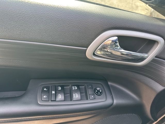 Used 2021 Jeep Grand Cherokee Laredo X image 14