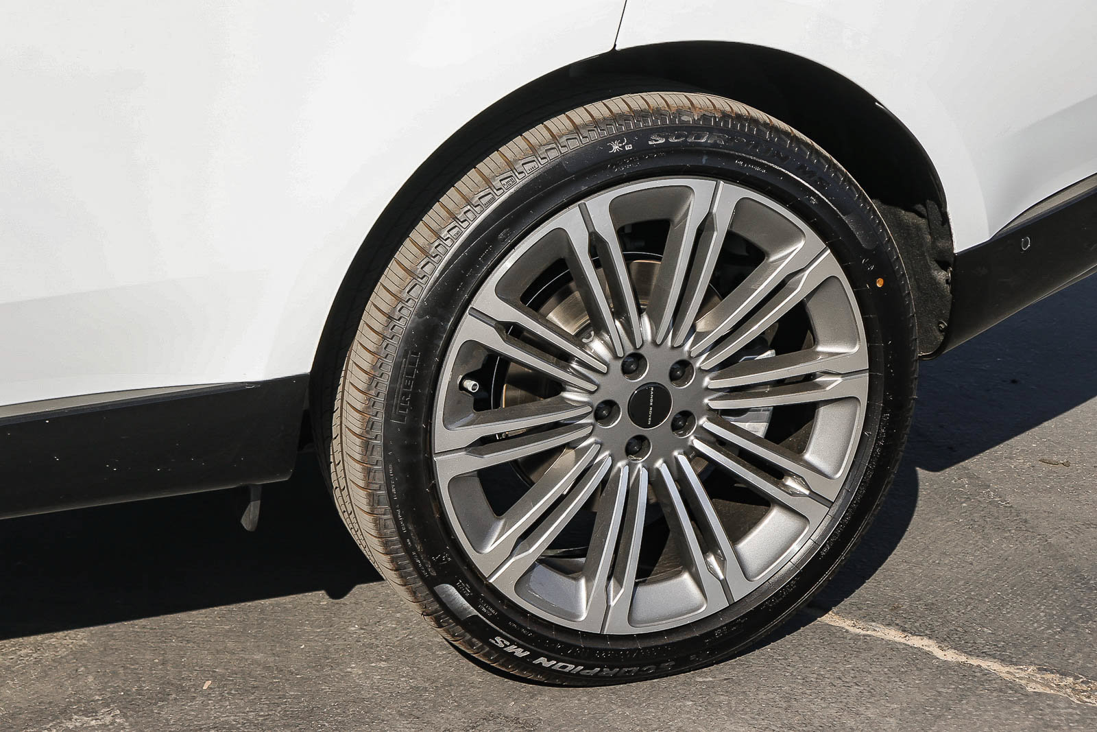 New 2026 Land Rover Range Rover Long Wheelbase SE AWD/4WD image 10