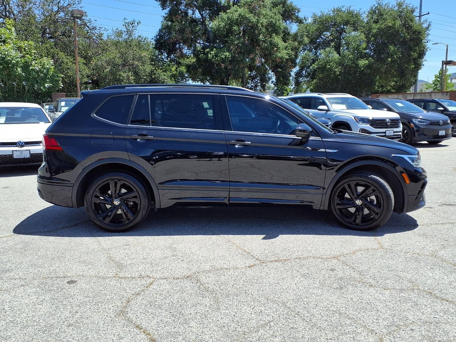 Used 2023 Volkswagen Tiguan SE R-Line FWD image 3