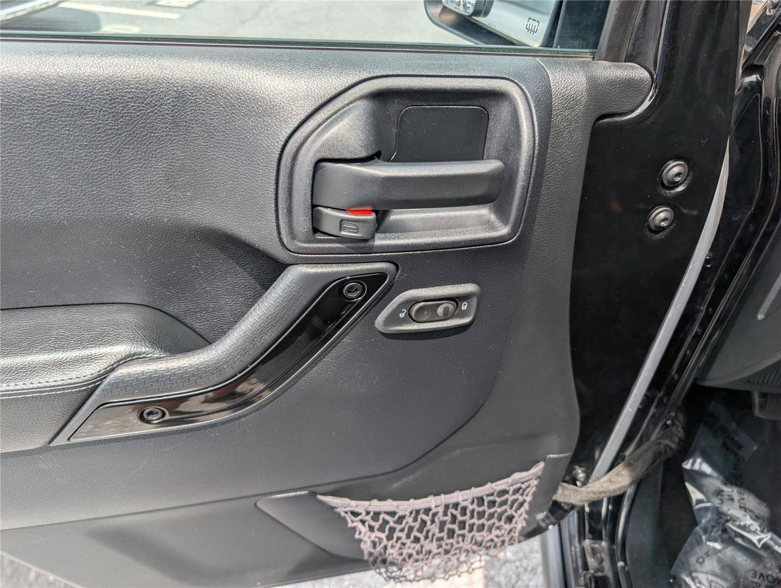 Used 2016 Jeep Wrangler Unlimited Sahara AWD/4WD image 18