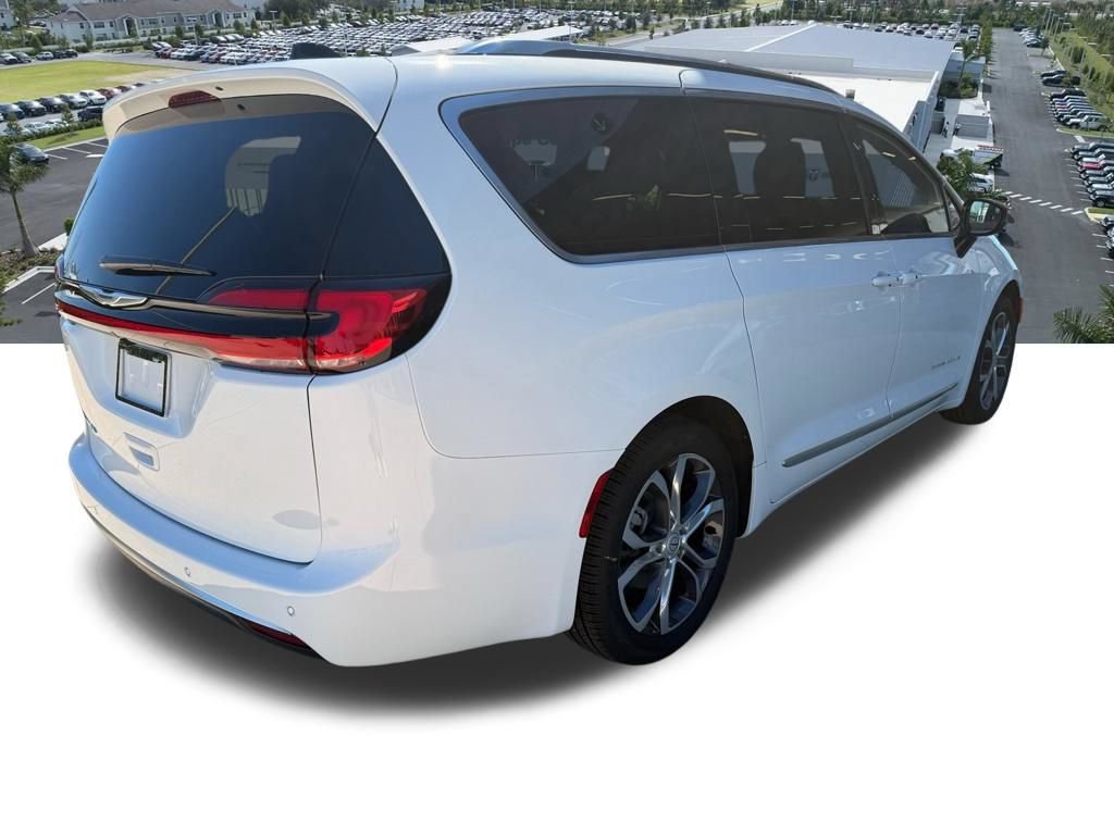 New 2026 Chrysler Pacifica Pinnacle FWD image 4