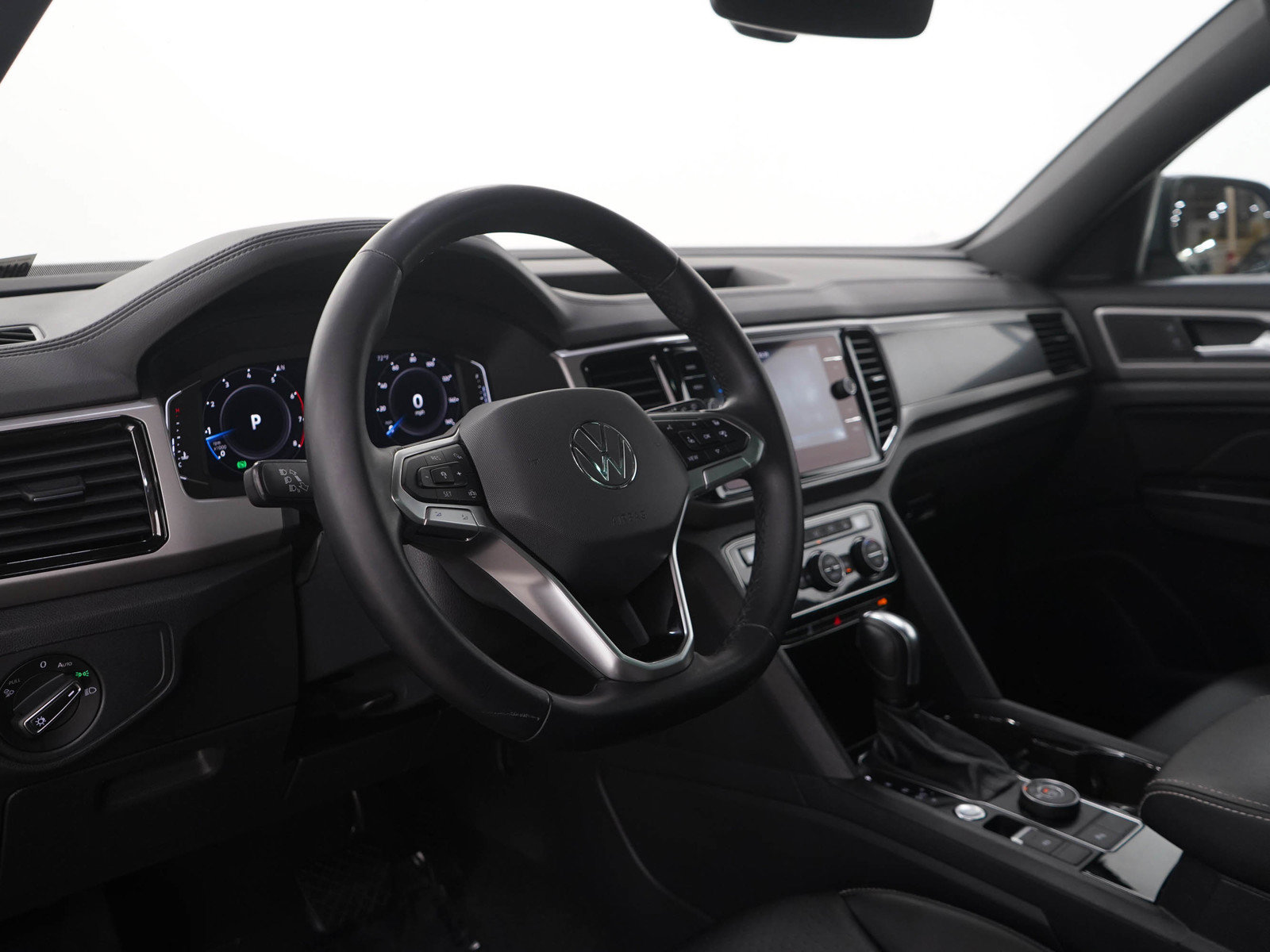 Used 2020 Volkswagen Atlas Cross Sport SEL AWD/4WD image 25