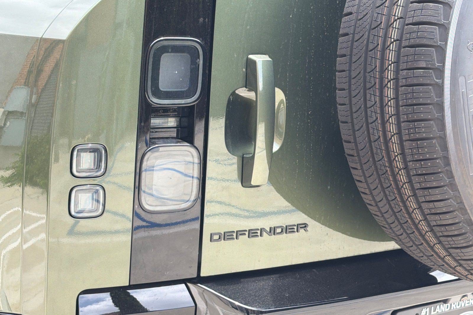 New 2026 Land Rover Defender 110 X-Dynamic SE AWD/4WD image 17