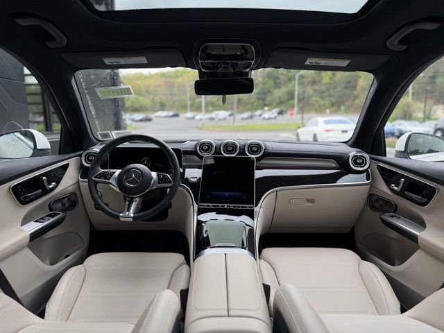 Used 2025 Mercedes-Benz GLC 300 4MATIC image 27