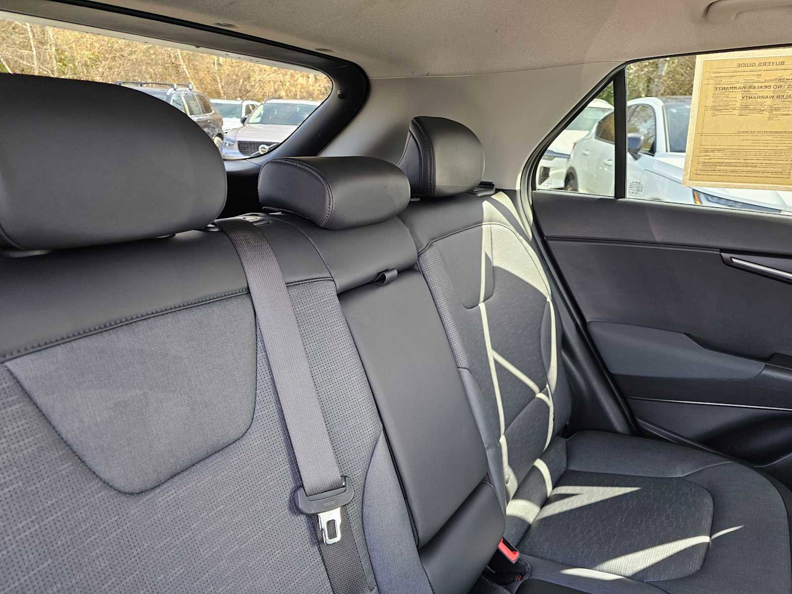 Used 2023 Kia Niro SX image 11