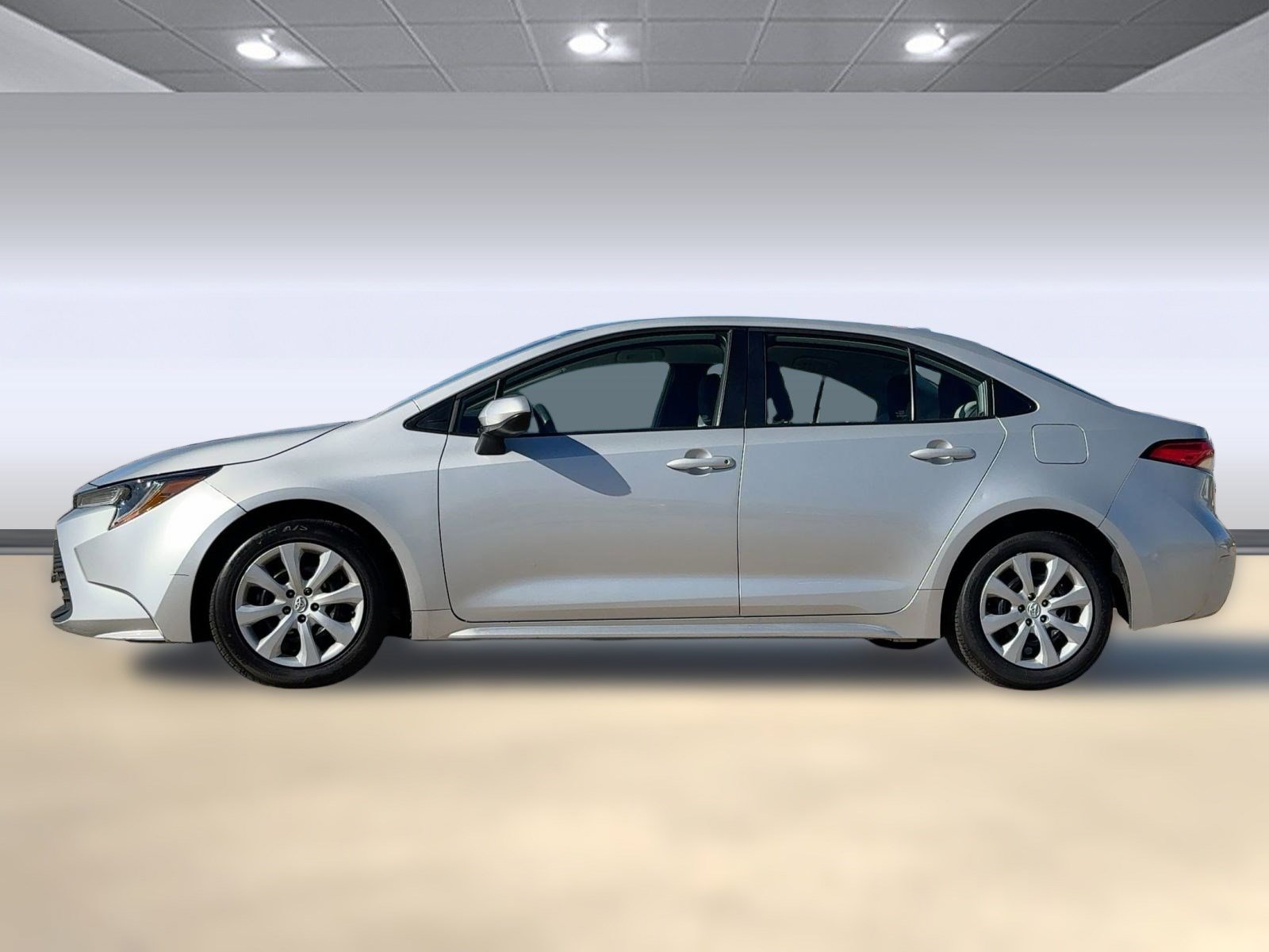 Used 2023 Toyota Corolla LE image 2