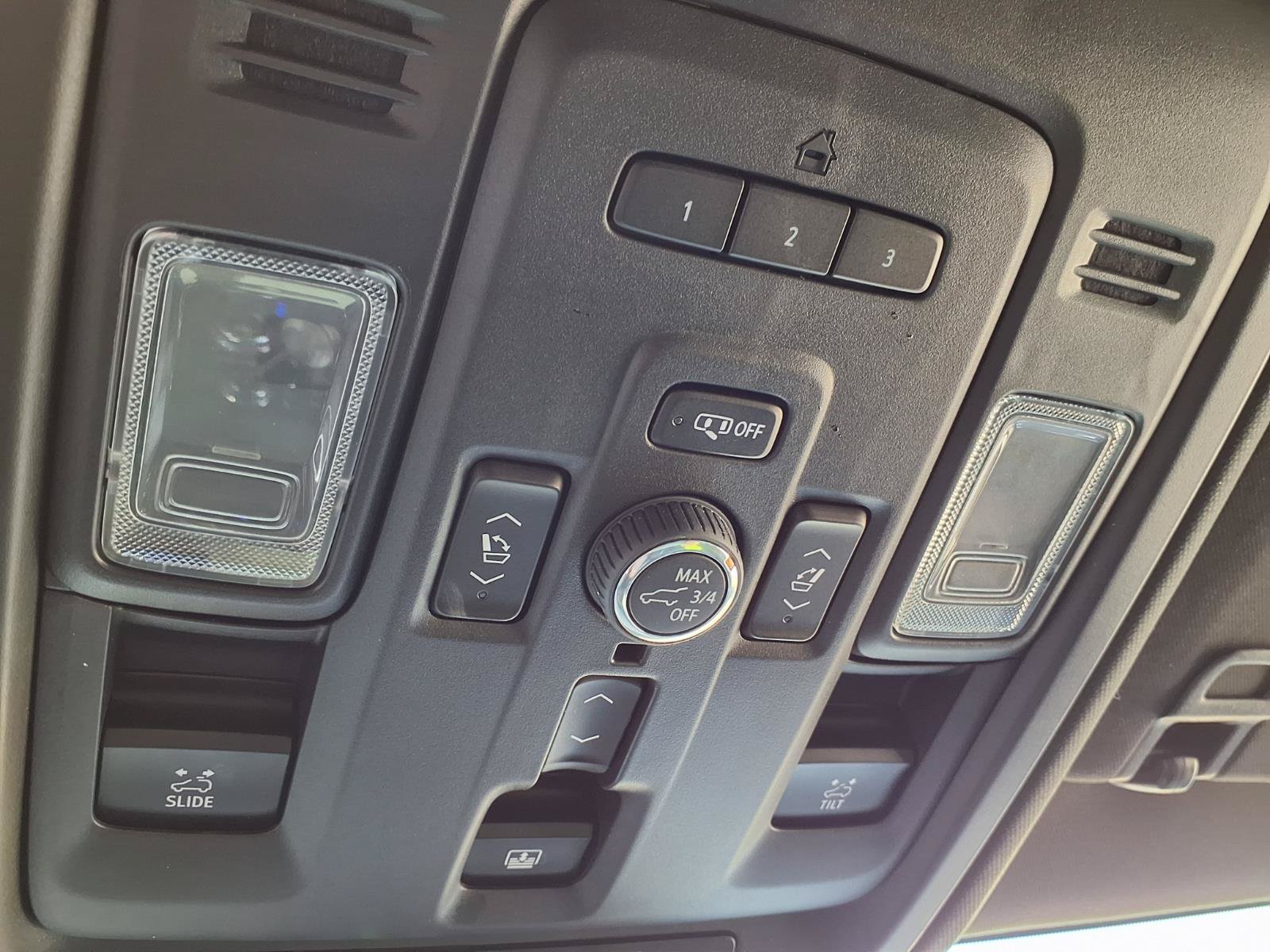 Used 2024 GMC Yukon XL Denali AWD/4WD image 23