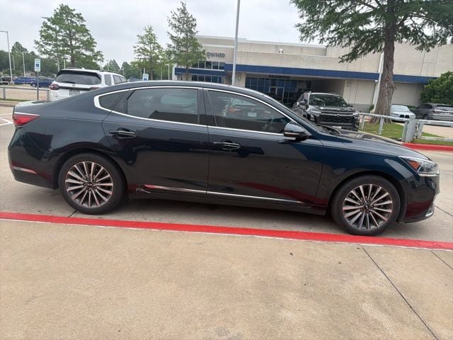 Used 2017 Kia Cadenza Premium FWD image 4