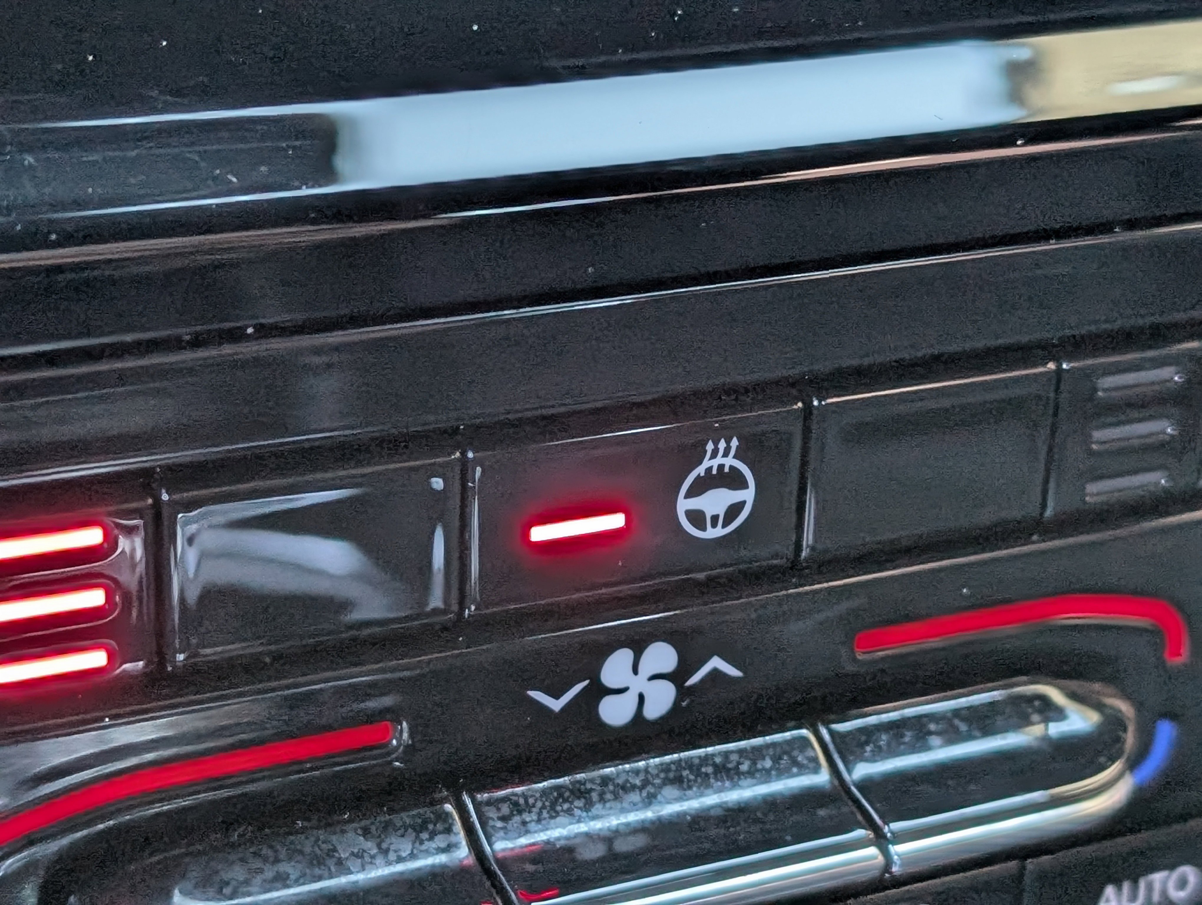 Used 2024 Jeep Grand Cherokee L Laredo image 36