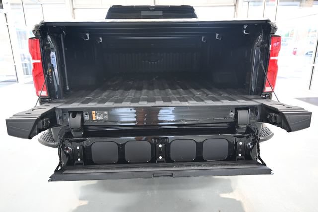 Used 2024 Chevrolet Silverado 2500 LTZ w/ LTZ Plus Package AWD/4WD image 9