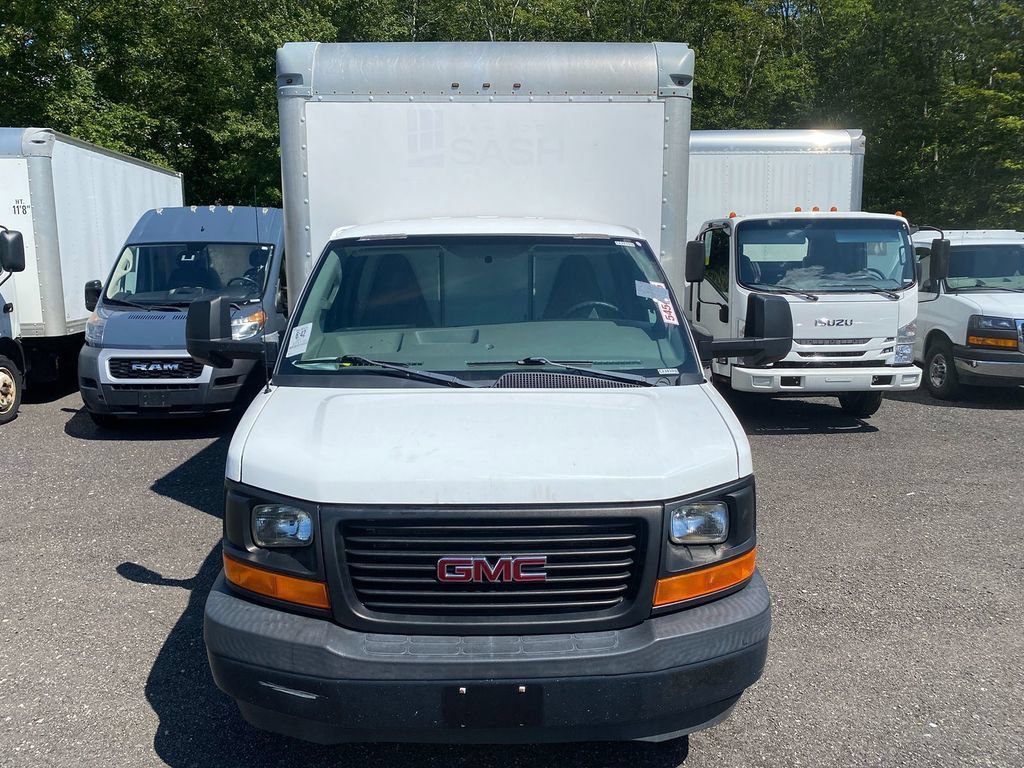 Used 2017 GMC Savana 3500 Extended RWD image 3