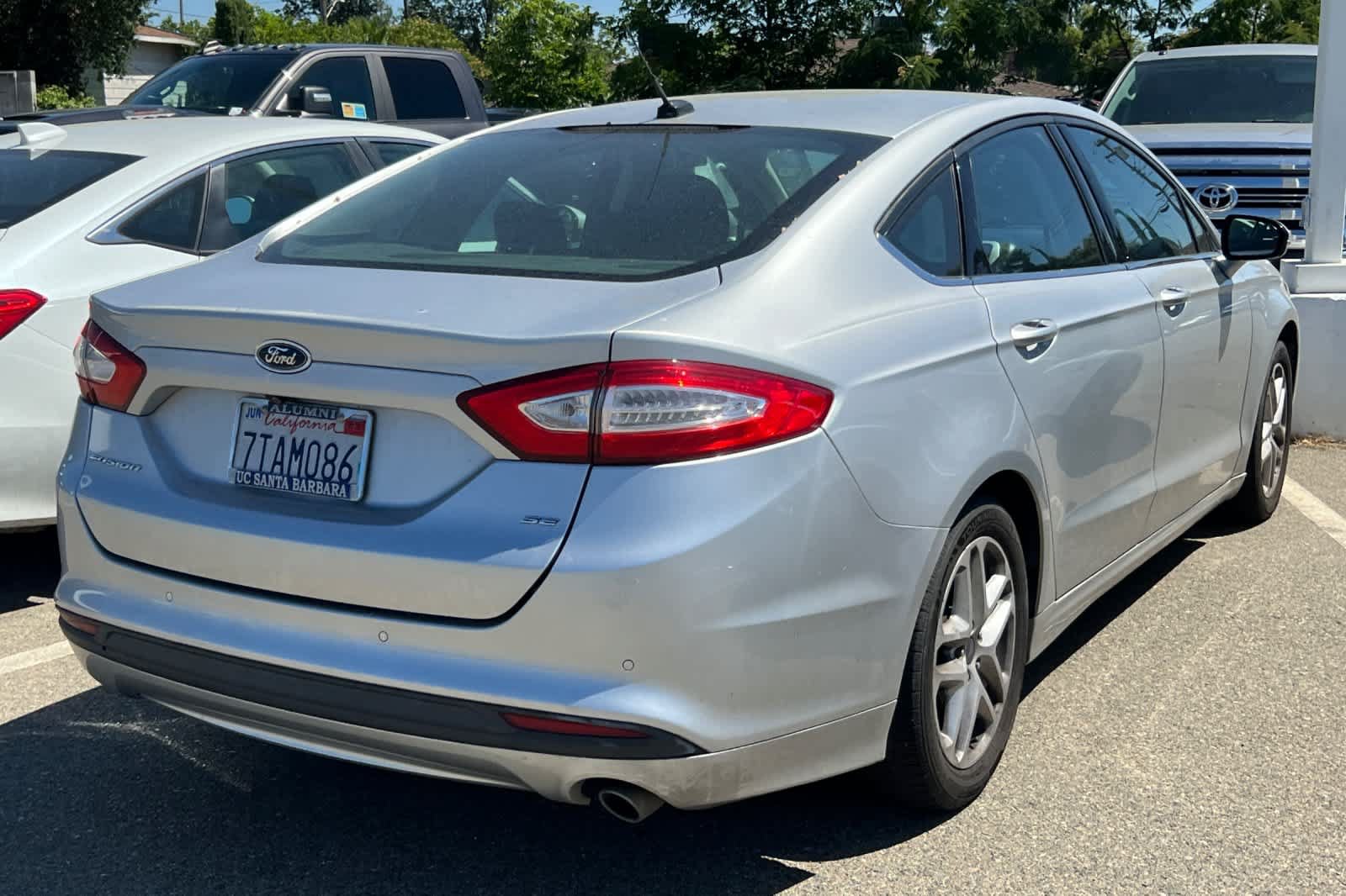 Used 2016 Ford Fusion SE FWD image 4