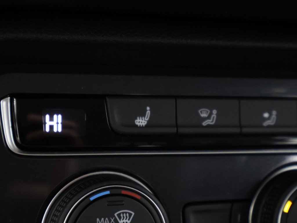 Used 2020 Volkswagen Tiguan SE image 47