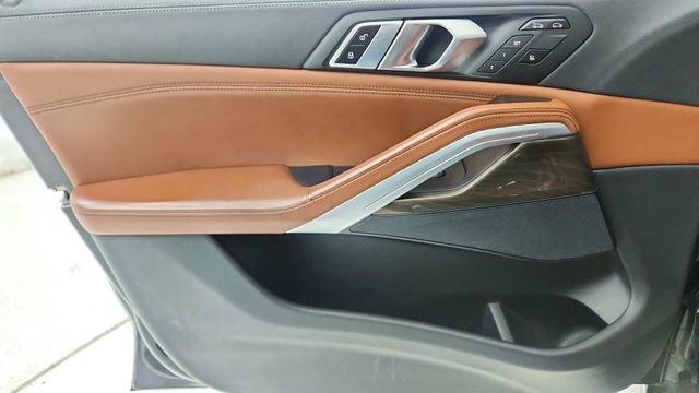 Used 2022 BMW X6 xDrive40i w/ Executive Package image 35