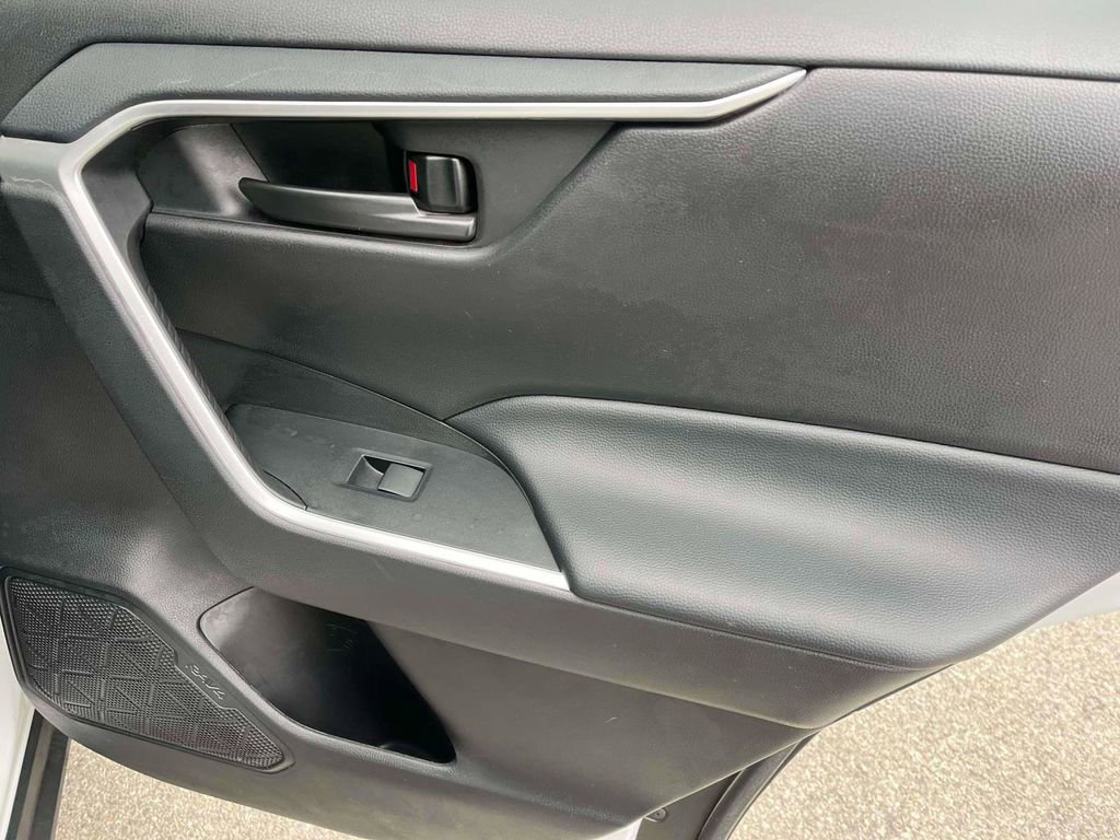 Used 2024 Toyota RAV4 LE image 8