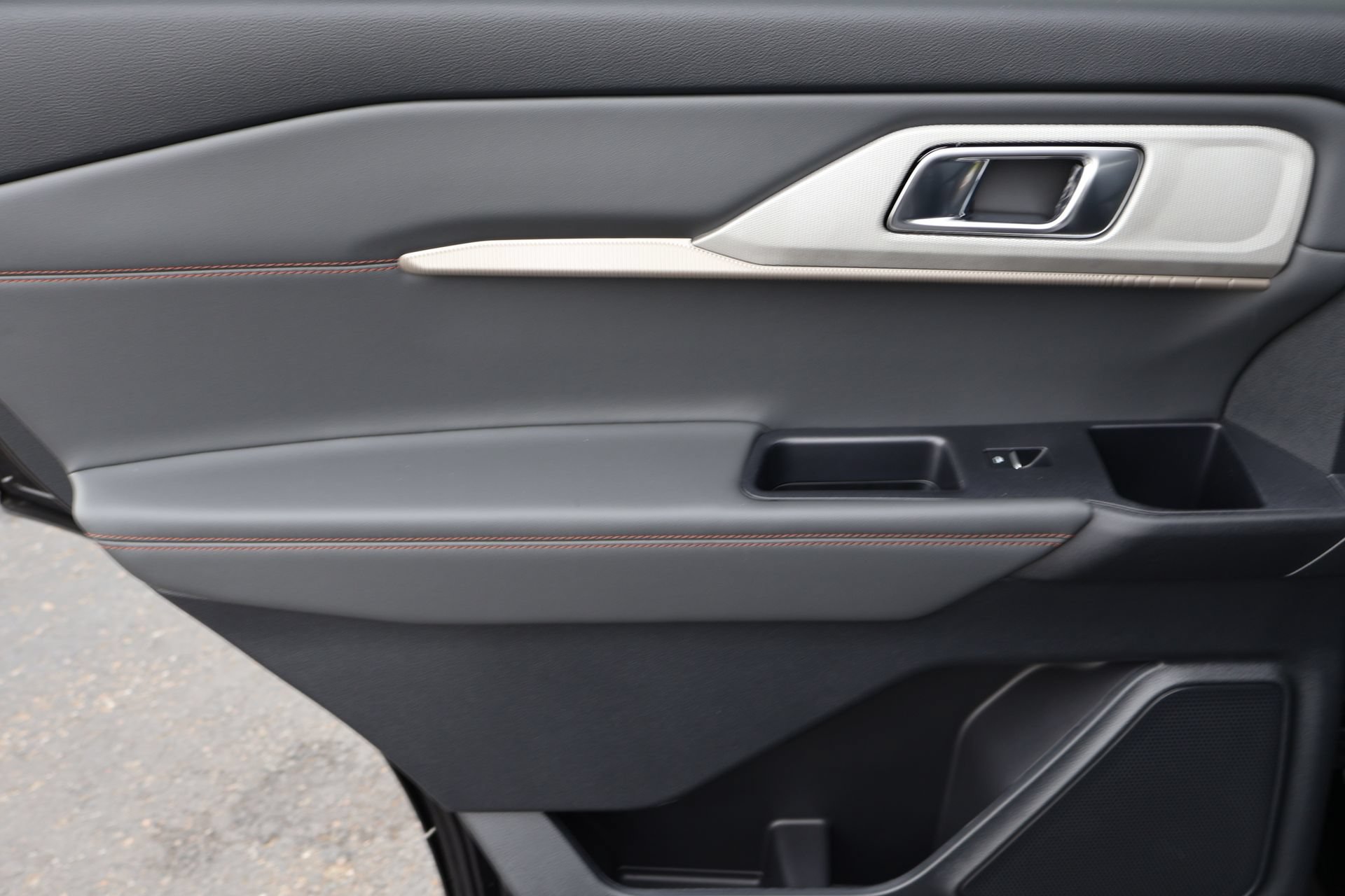 New 2026 Ford Explorer Active RWD image 18