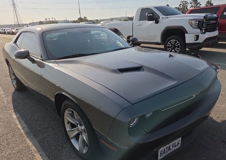 Used 2017 Dodge Challenger SXT RWD image 3