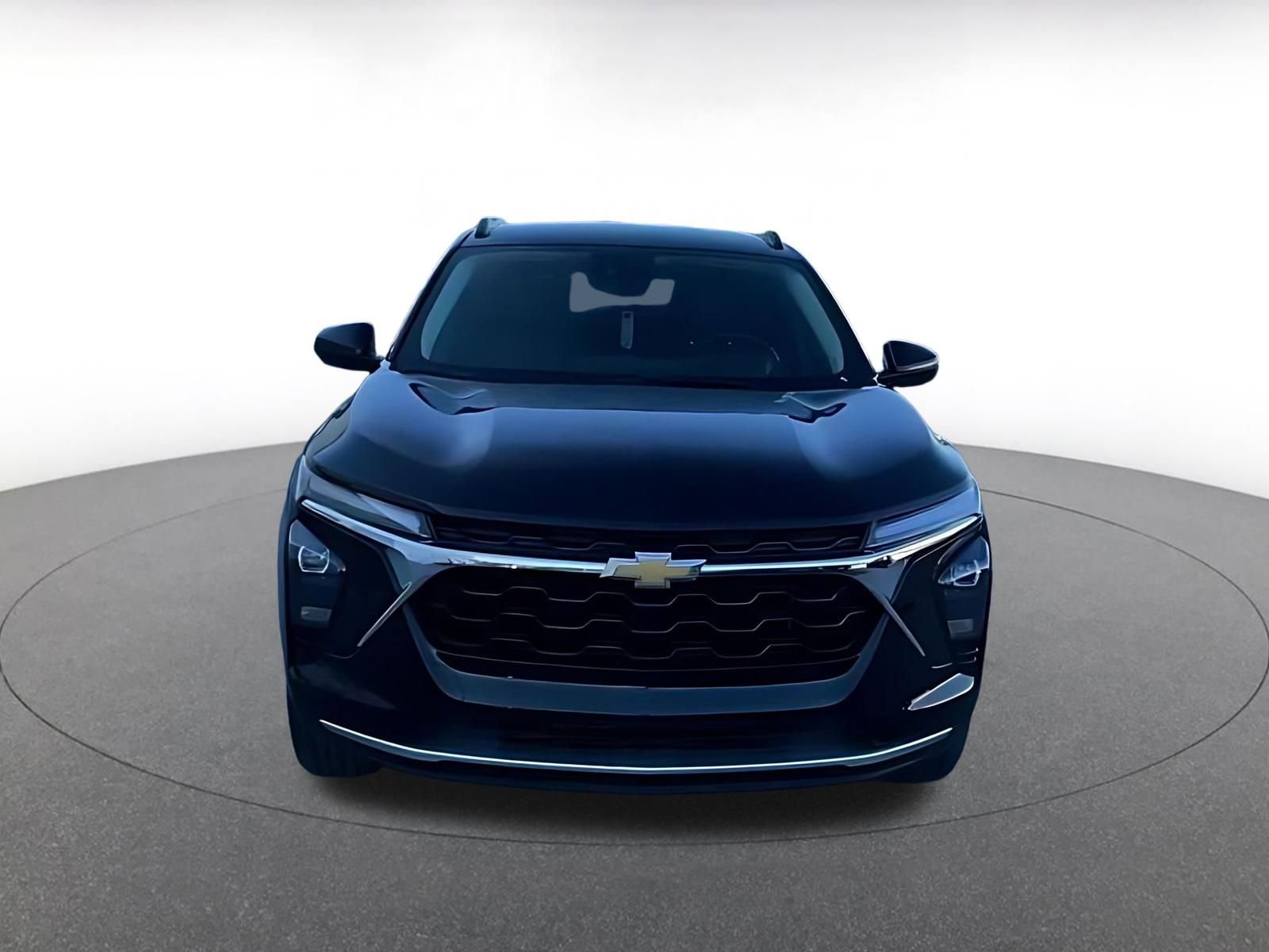 Used 2025 Chevrolet Trax LT w/ LT Convenience Package image 4